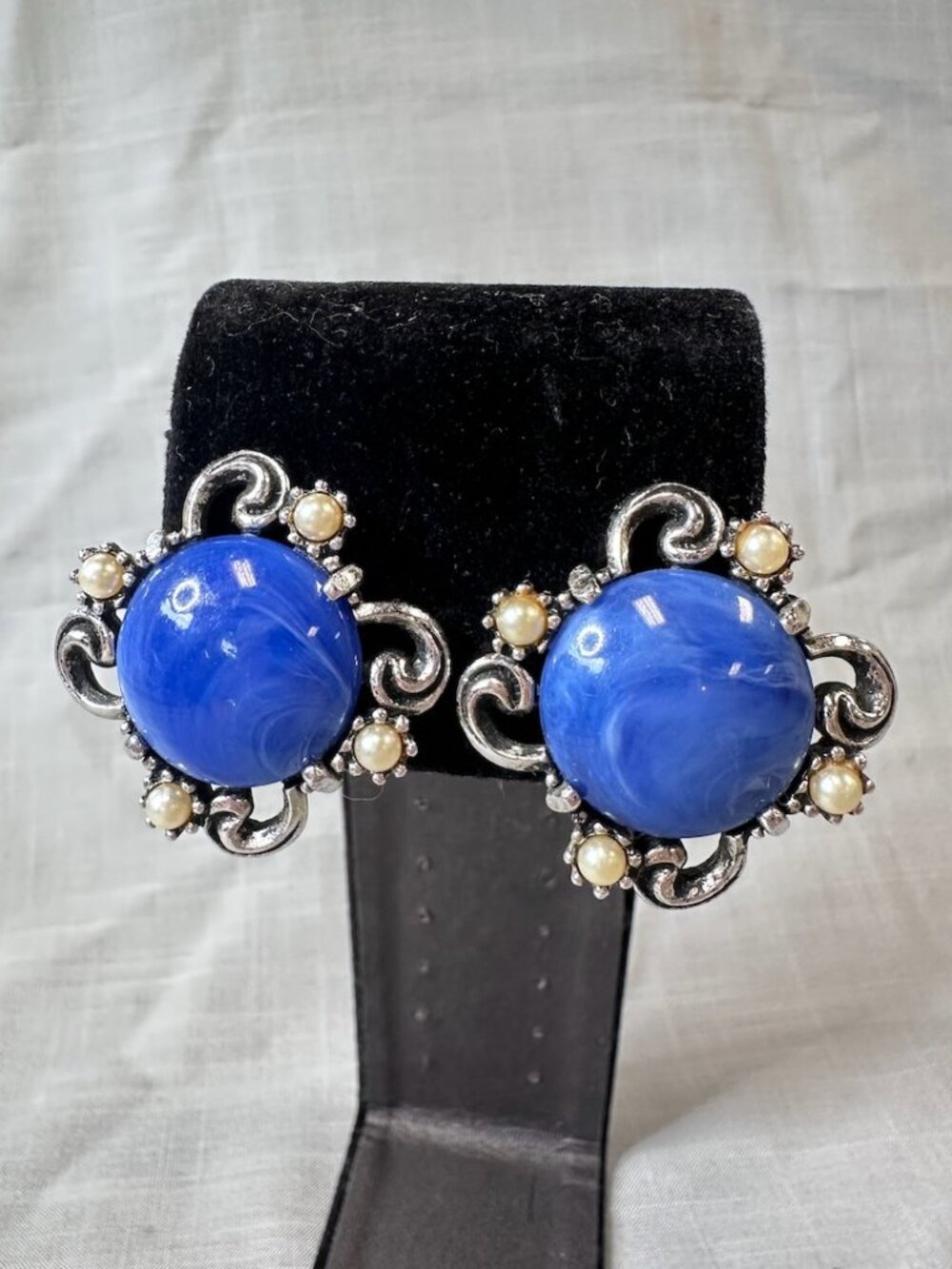Vintage Sarah Coventry "Fiesta" Blue Cabochon Silver Tone Clip Ons